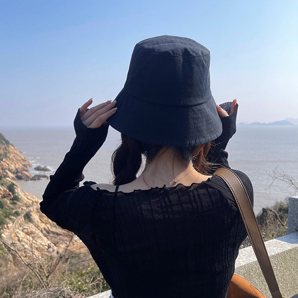 Ženska jednobojna kapa s vezom