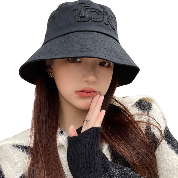 Ženska jednobojna kapa s vezom