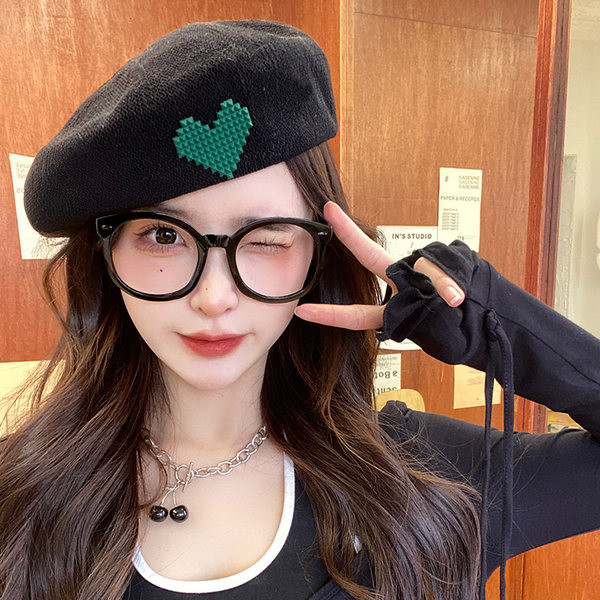 Μοντέρνο γυναικείο καπέλο - μπερέ τύπου