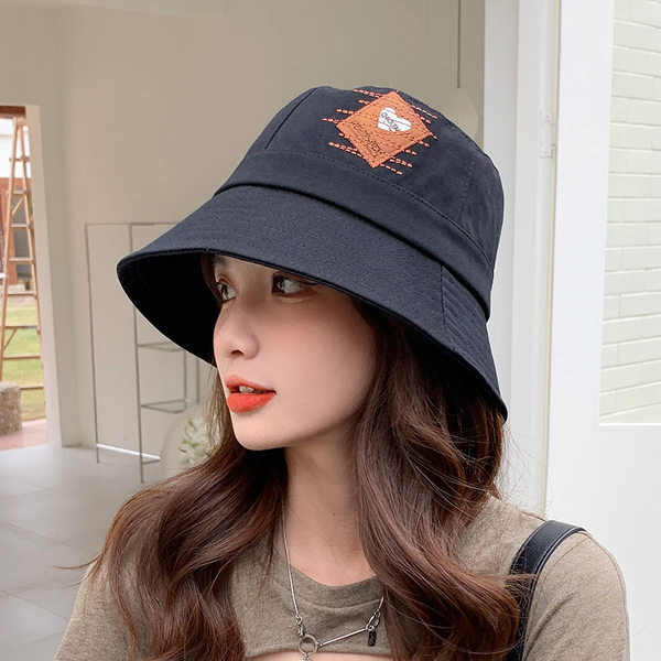 Ženska kapa sa vezom - četiri boje