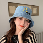 Ženska jednobojna kapa sa šilterom i vezom