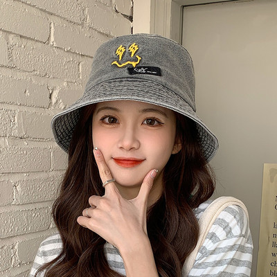 Ženska jednobojna kapa sa šilterom i vezom