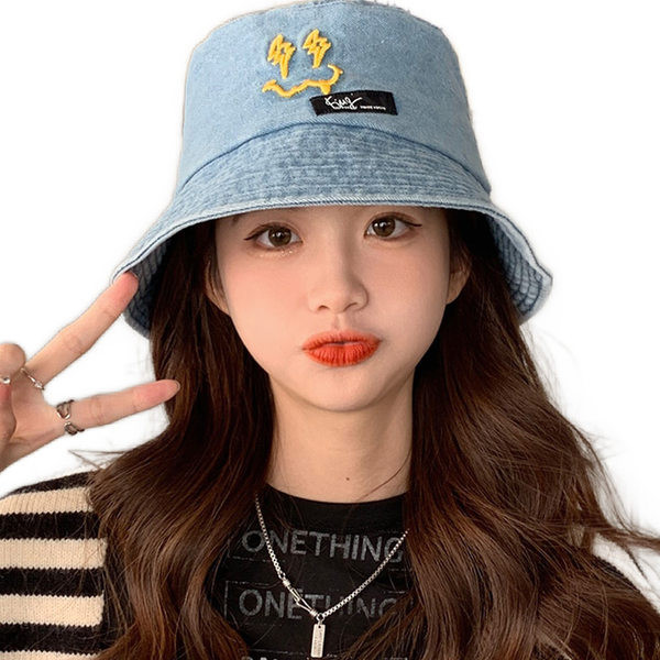 Ženska jednobojna kapa sa šilterom i vezom