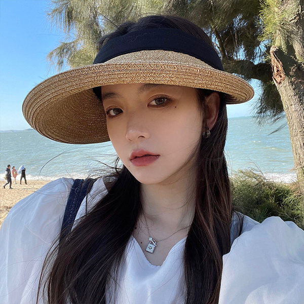 Naiste õlgvisiir randa