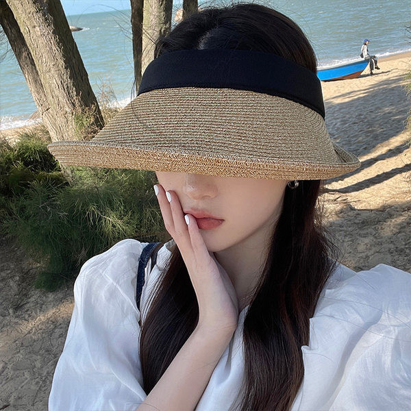 Naiste õlgvisiir randa