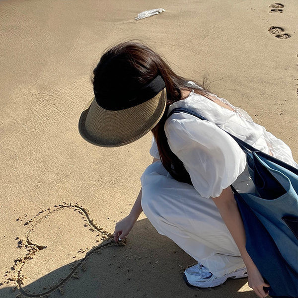 Naiste õlgvisiir randa