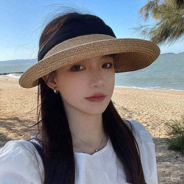 Naiste õlgvisiir randa