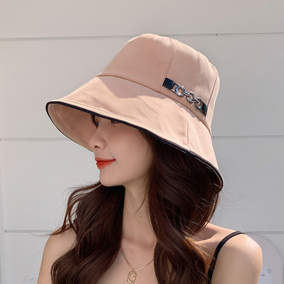 Γυναικείο καπέλο με μεταλλική διακόσμηση