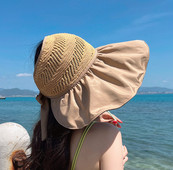 Γυναικείο λινό καπέλο σε μαύρο και μπεζ χρώμα