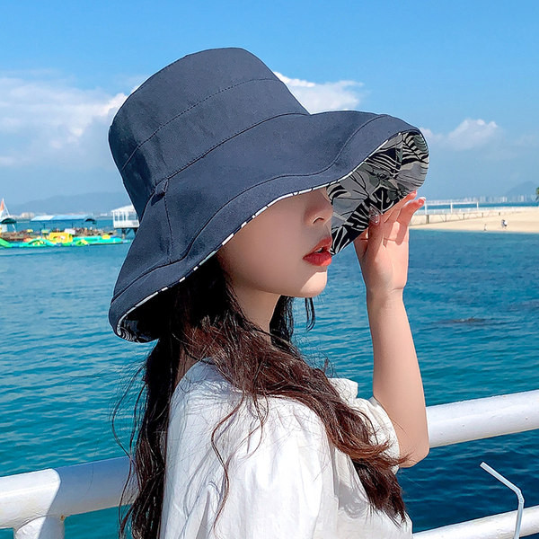 Ženski ležerni šešir s velikim obodom i printom