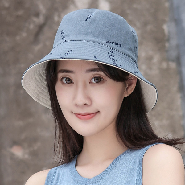 Naiste tekstiilist suvine idioodimüts kirjaga