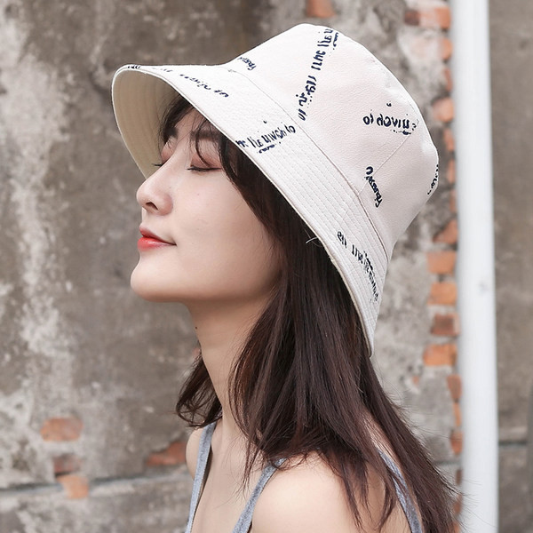 Naiste tekstiilist suvine idioodimüts kirjaga