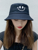 Γυναικείο υφασμάτινο καπέλο με κεντητικό χαμόγελο