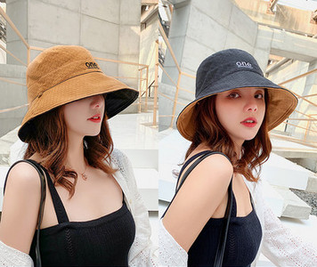 Γυναικείο καπέλο σε πολλά χρώματα με επιγραφή