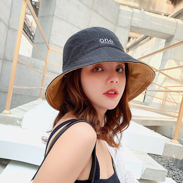 Γυναικείο καπέλο σε πολλά χρώματα με επιγραφή