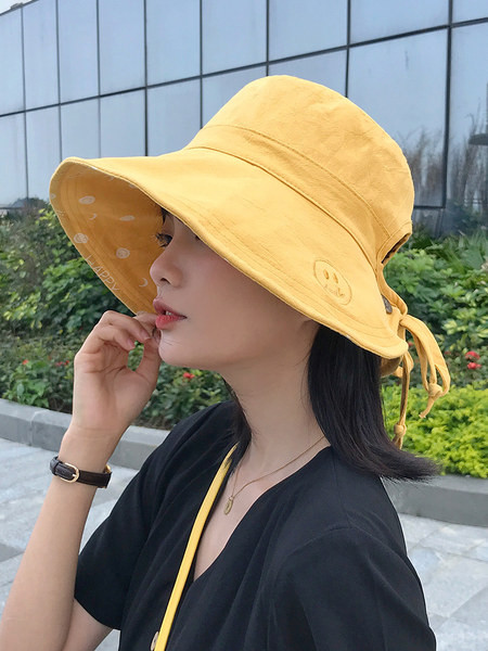 Naiste lipsudega tekstiilist müts - mitut värvi