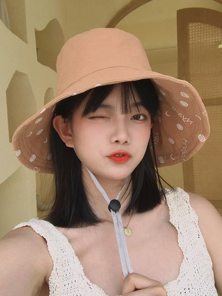 Naiste lipsudega tekstiilist müts - mitut värvi