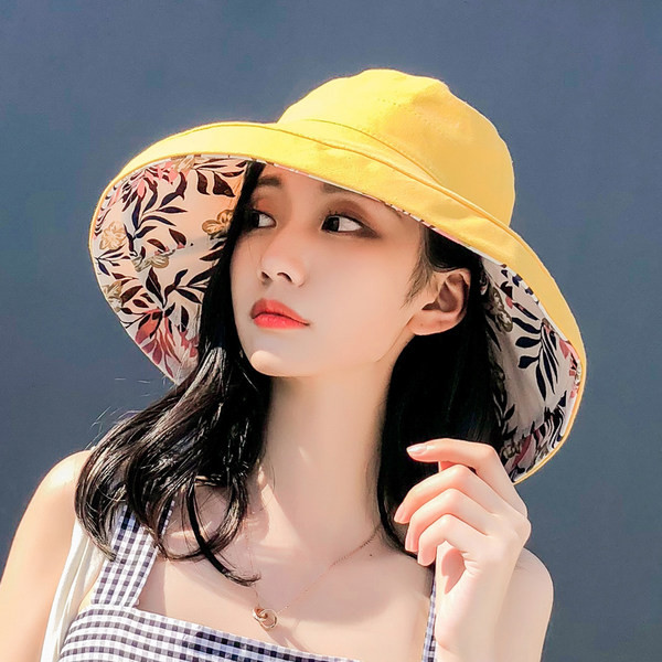 Laia äärega naiste müts