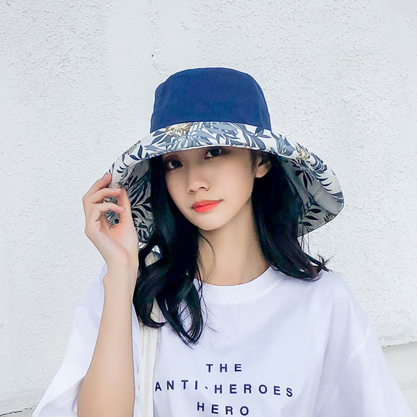 Laia äärega naiste müts