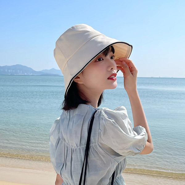 Ležerna ženska kapa sa šiltom