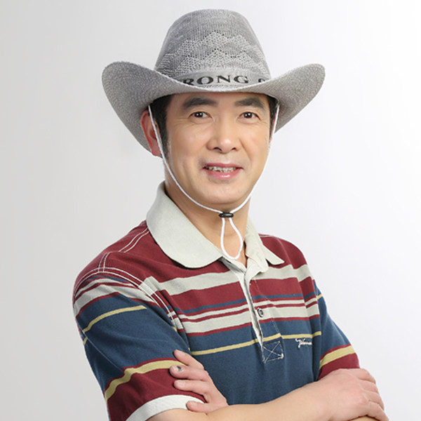 Vyriška šiaudinė kepurė plačiu krašteliu