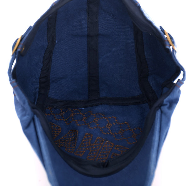 Casual γυναικείο καπέλο με κεντητική επιγραφή