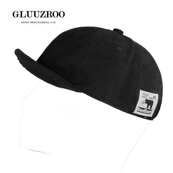 Muška bejzbol kapa sa šiltom i amblemom