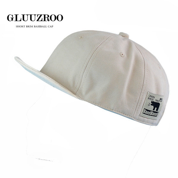 Muška bejzbol kapa sa šiltom i amblemom