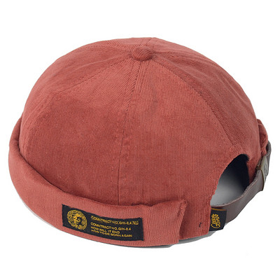 Μοντέρνο ανδρικό καπέλο με επιγραφές