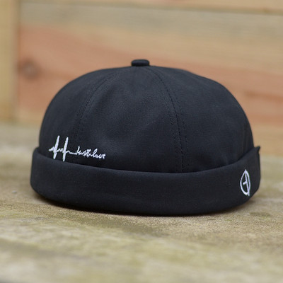 Ανδρικό ρυθμιζόμενο καπέλο με κεντητή επιγραφή