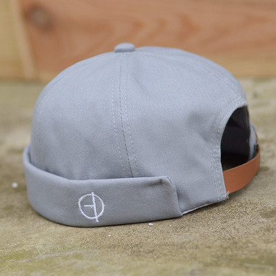 Ανδρικό ρυθμιζόμενο καπέλο με κεντητή επιγραφή