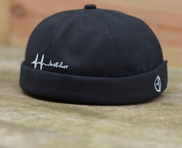 Ανδρικό ρυθμιζόμενο καπέλο με κεντητή επιγραφή