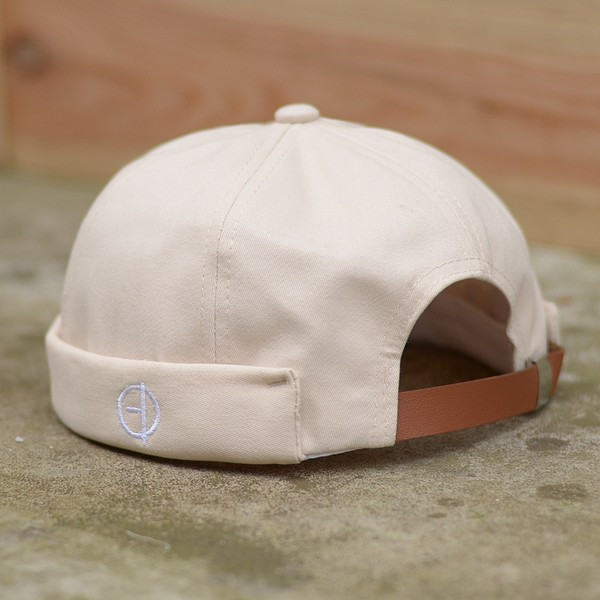 Ανδρικό ρυθμιζόμενο καπέλο με κεντητή επιγραφή