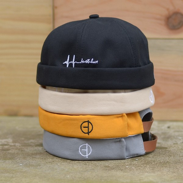 Ανδρικό ρυθμιζόμενο καπέλο με κεντητή επιγραφή