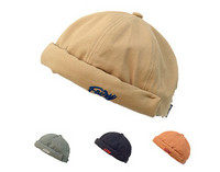 Ανδρικό καπέλο σε τέσσερα χρώματα και κέντημα