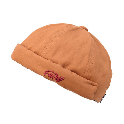 Ανδρικό καπέλο σε τέσσερα χρώματα και κέντημα