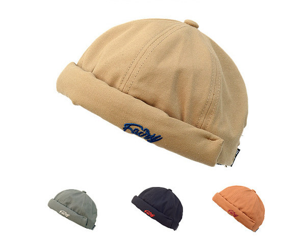 Ανδρικό καπέλο σε τέσσερα χρώματα και κέντημα