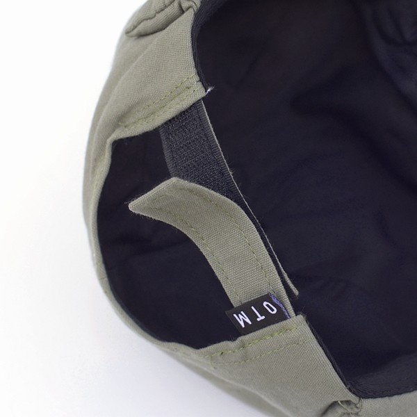 Ανδρικό καπέλο σε τέσσερα χρώματα και κέντημα