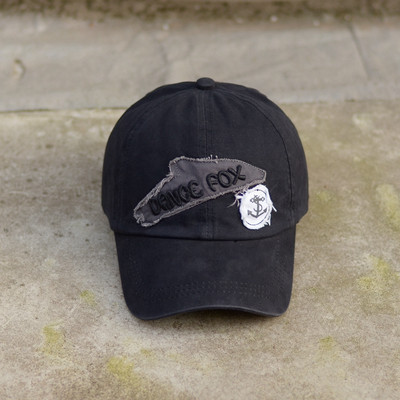 Meeste puuvillane visiiriga müts ja tikitud kiri