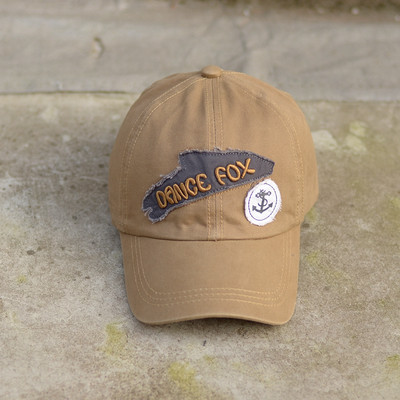 Meeste puuvillane visiiriga müts ja tikitud kiri