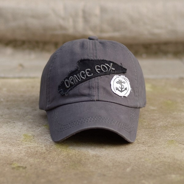 Ανδρικό βαμβακερό καπέλο με γείσο και κεντητή επιγραφή