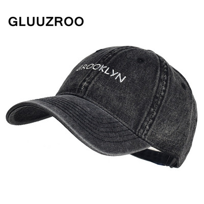 Ανδρικό τζιν καπέλο με κεντητή επιγραφή