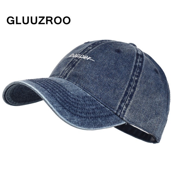 Ανδρικό καπέλο με γείσο και κεντητή επιγραφή