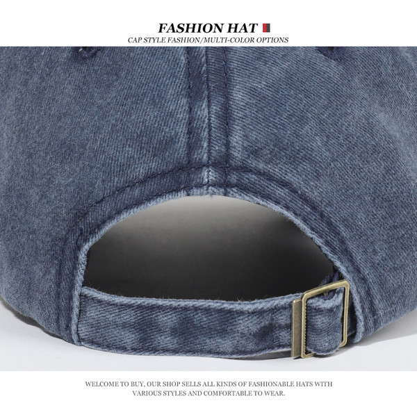 Visiiri ja tikitud pealdisega meeste pesapallimüts