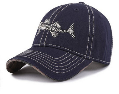 Ανδρικό καπέλο με κέντημα και γείσο σε τρία χρώματα