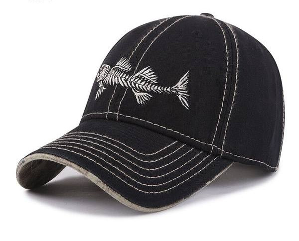 Ανδρικό καπέλο με κέντημα και γείσο σε τρία χρώματα