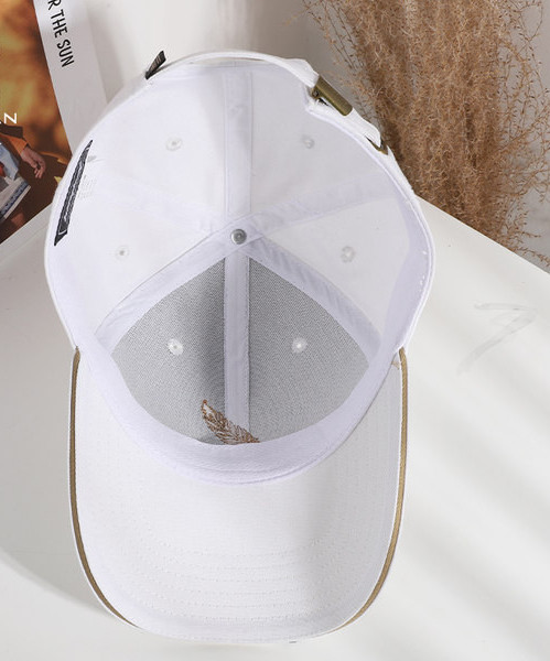 Ανδρικό υφασμάτινο καπέλο με γείσο και κέντημα