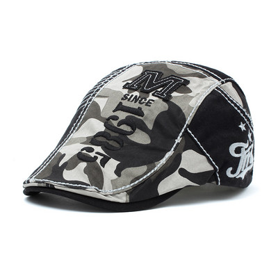 Χρωματιστό ανδρικό καπέλο με κέντημα - τύπου μπερέ