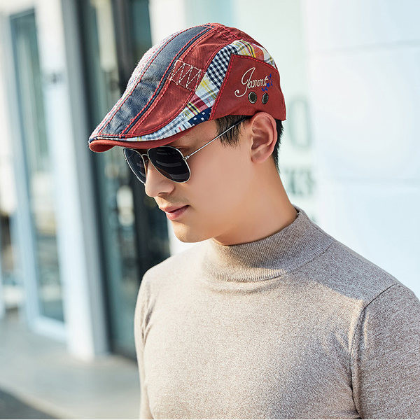 Μοντέρνο καπέλο με κεντημένη επιγραφή