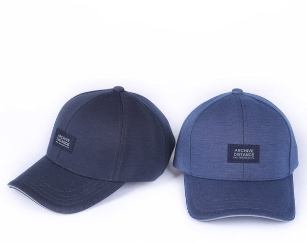 Novi model muške kape sa grbom i šilterom